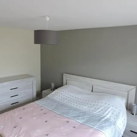 Hébergement de vacances 5-6 Personnes   chez Marlène  Proche De Nigloland